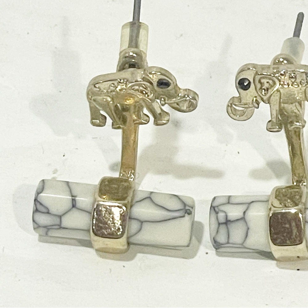 Silver Tone Elephant Stone Bar Post Back Earrings Jewelry - Picture 2 of 3